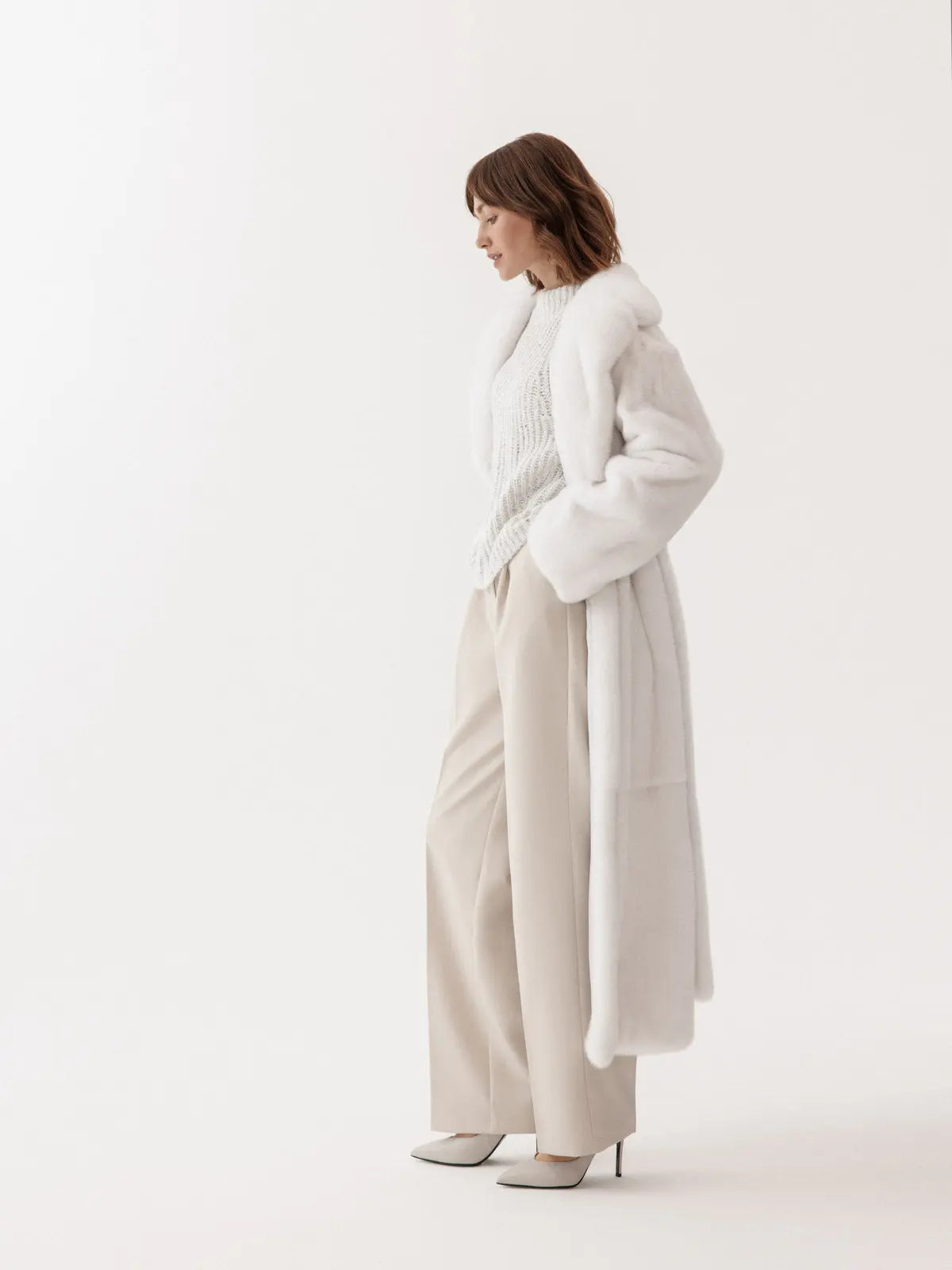 Mink fur coat in an incredible off-white shade with an English collar