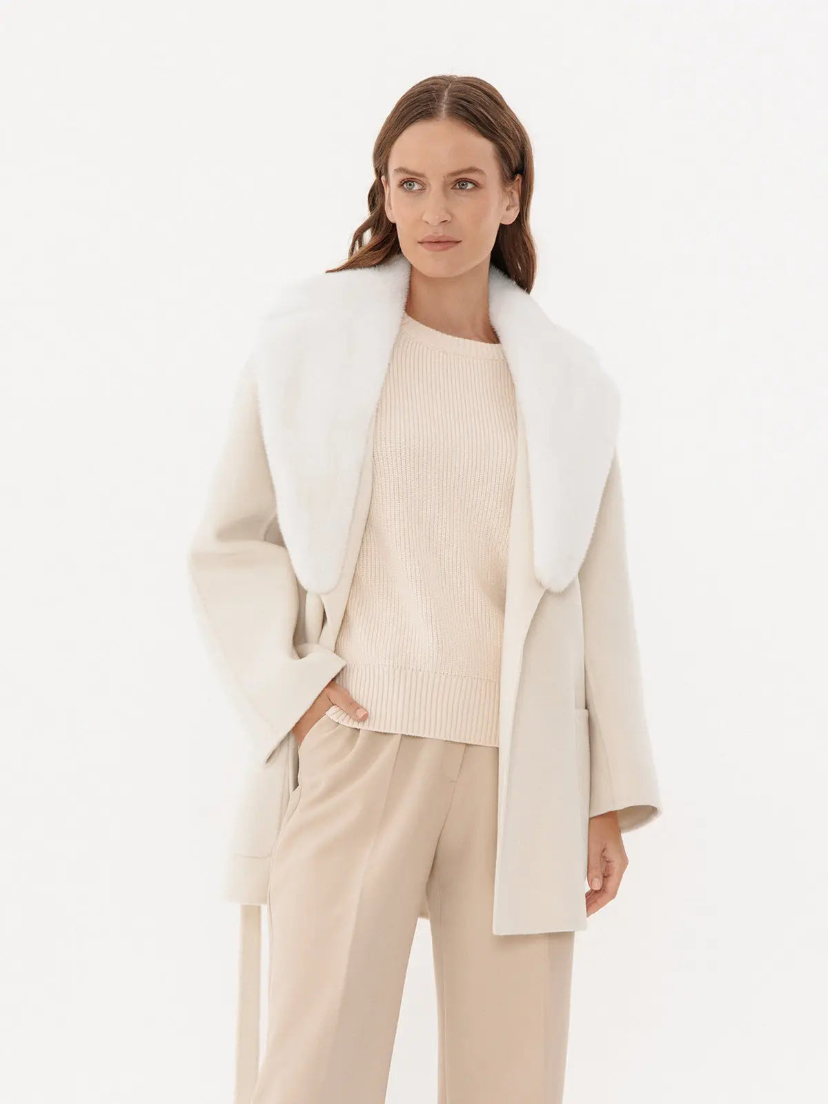 Cashmere coat with mink classic collar
